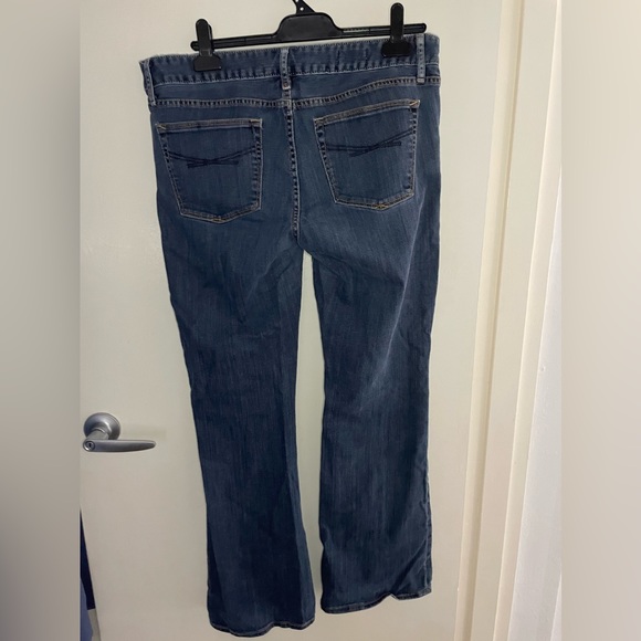 GAP 1969 curvy jeans. Slight flare. - Picture 4 of 9